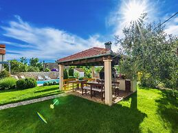 Apartment in Nin Near Beach & Pool