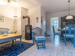 Apartment With Fireplace in a Thatched-roof Condo