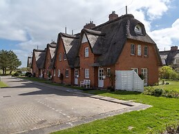 Apartment With Fireplace in a Thatched-roof Condo