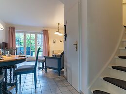 Apartment With Fireplace in a Thatched-roof Condo