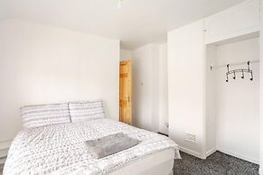 Charming Haven House Right Next To Moss Bank Park