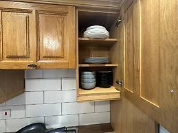 Charming Haven House Right Next To Moss Bank Park