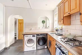 Charming Haven House Right Next To Moss Bank Park