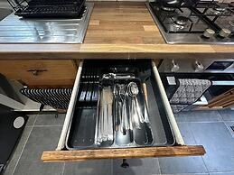 Charming Haven House Right Next To Moss Bank Park