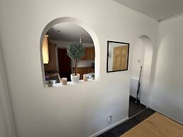 Charming Haven House Right Next To Moss Bank Park