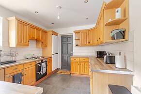 Charming Haven House Right Next To Moss Bank Park