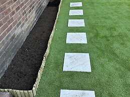 Charming Haven House Right Next To Moss Bank Park