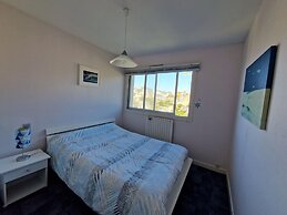 Apartment With sea View Near Beach