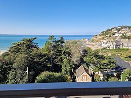 Apartment With sea View Near Beach