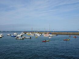Apartment With sea View Near Beach