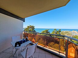 Apartment With sea View Near Beach