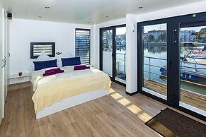 Hausboot Floating Houses Blue Active in Ribnitz-damgarten