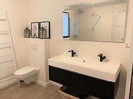 Beautiful House With Heated Pool, Ploemeur