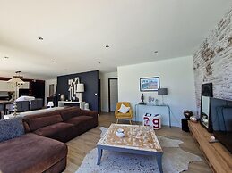 Beautiful House With Heated Pool, Ploemeur