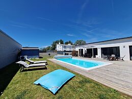 Beautiful House With Heated Pool, Ploemeur