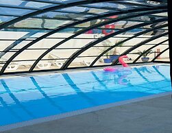 Holiday Apartment With Pool in Jaros?awiec