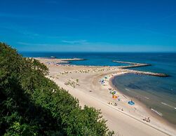 Holiday Apartment With Pool in Jaros?awiec