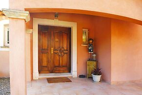 Premium Villa With Garden and Pool, Lambesc