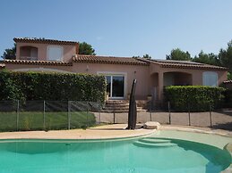 Premium Villa With Garden and Pool, Lambesc