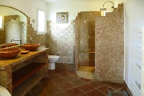 Premium Villa With Garden and Pool, Lambesc