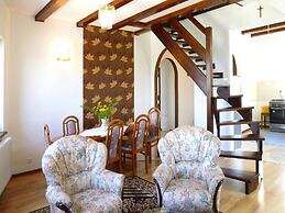 Comfortable Holiday Apartment With a Lake View