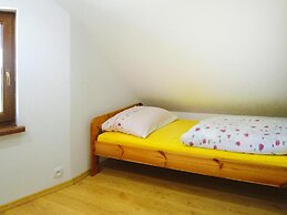 Comfortable Holiday Apartment With a Lake View