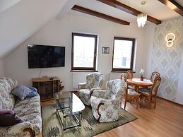 Comfortable Holiday Apartment With a Lake View