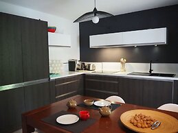 Lovely Holiday Home With Private Pool at the Luberon Park, Pertuis