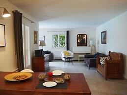 Holiday Home in Pertuis With Patio