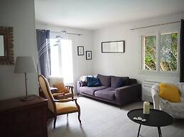 Holiday Home in Pertuis With Patio