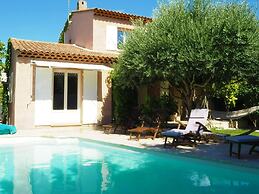 Lovely Holiday Home With Private Pool at the Luberon Park, Pertuis