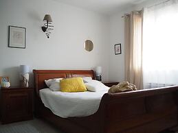 Holiday Home in Pertuis With Patio