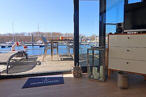 Hausboot in Boltenhagen