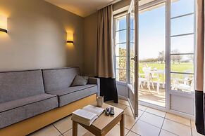 Holiday Home in Residence Le Green Beach, Port-en-besssin-huppain