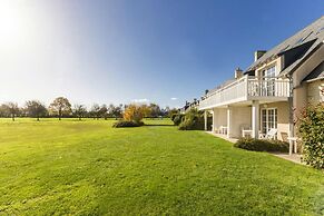 Holiday Home in Residence Le Green Beach, Port-en-besssin-huppain