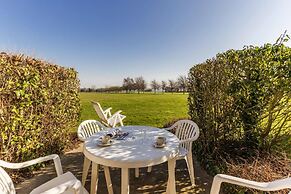 Holiday Home in Residence Le Green Beach, Port-en-besssin-huppain