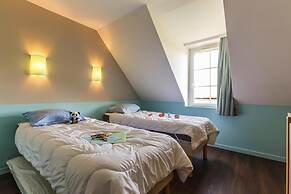 Holiday Home in Residence Le Green Beach, Port-en-besssin-huppain