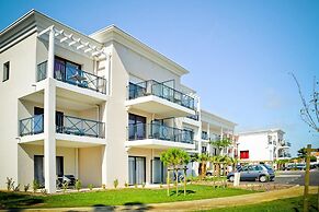 Apartment With Shared Pool Near sea