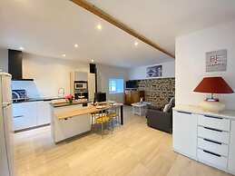 Charming Holiday Home, Near Mont St-michel