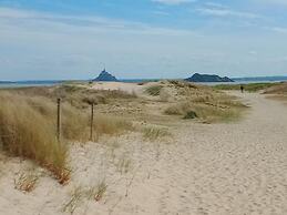 Charming Holiday Home, Near Mont St-michel