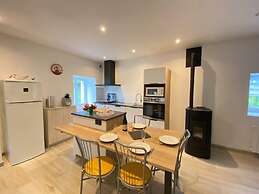 Charming Holiday Home, Near Mont St-michel