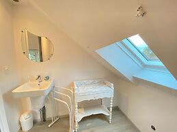 Charming Holiday Home, Near Mont St-michel