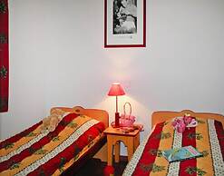8-guests Holiday Home in Cassen