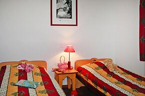 Holiday Home in Cassen for 8 Person