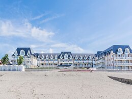 Flat on the Beach With Pool in Le Crotoy