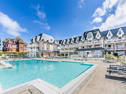 Flat on the Beach With Pool in Le Crotoy