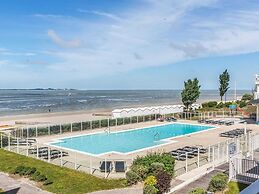 Flat on the Beach With Pool in Le Crotoy