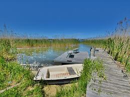 Holiday Home by the Lake. Podamirowo