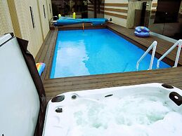 Comfortable Apartment With a Swimming Pool and Jacuzzi in Miedzywodzie