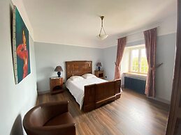Comfortable Apartment in the Elegant Manor House